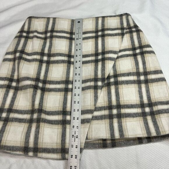 Bagatelle White Gray Plaid Mini Skirt - Picture 7 of 9